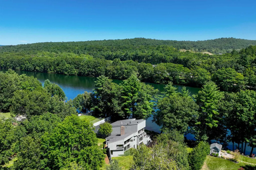 11 Meadowcrest Road Hooksett NH 03106