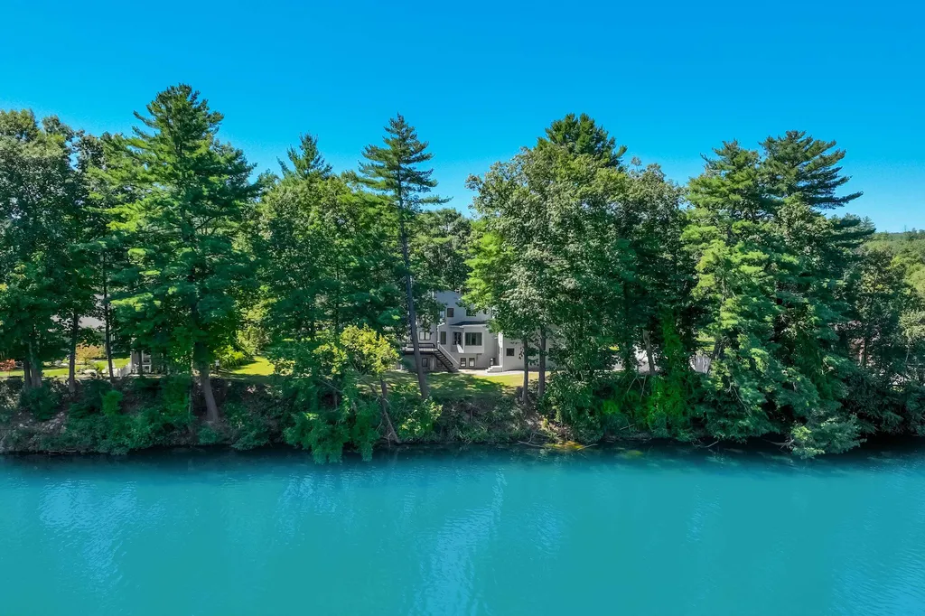 11 Meadowcrest Road Hooksett NH 03106