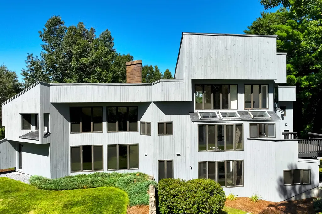 11 Meadowcrest Road Hooksett NH 03106
