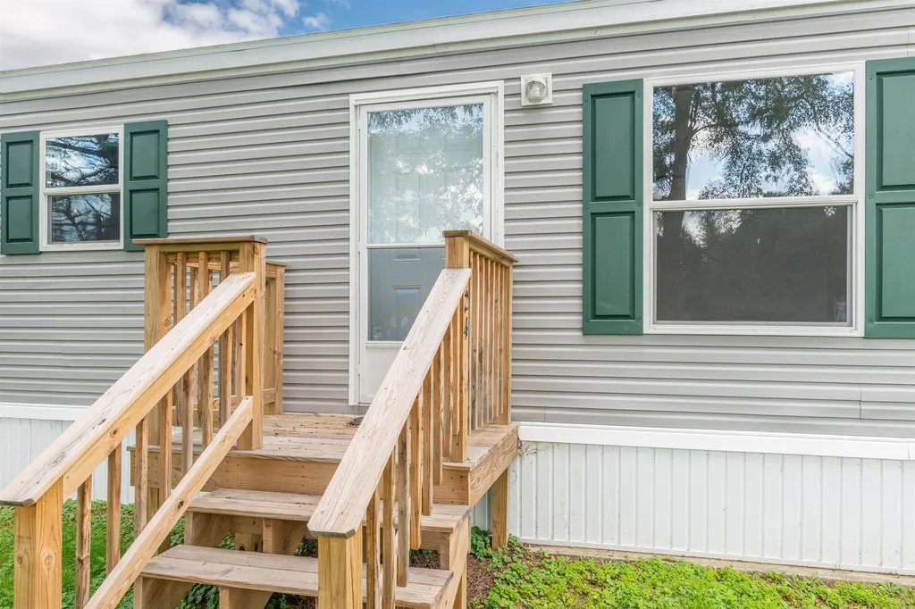 24 Harmony Drive Haverhill NH 03785