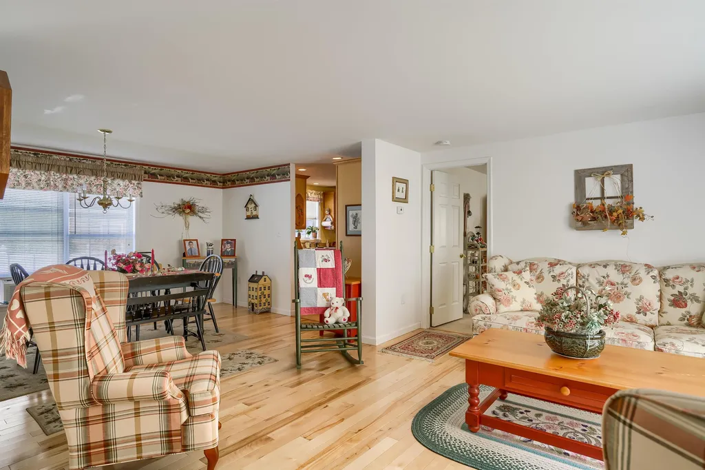 16 Shilah Drive Derry NH 03038