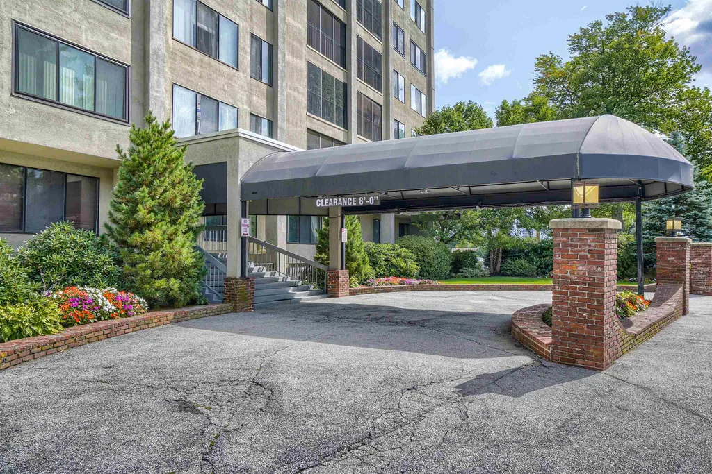 55 River Road Manchester NH 03104