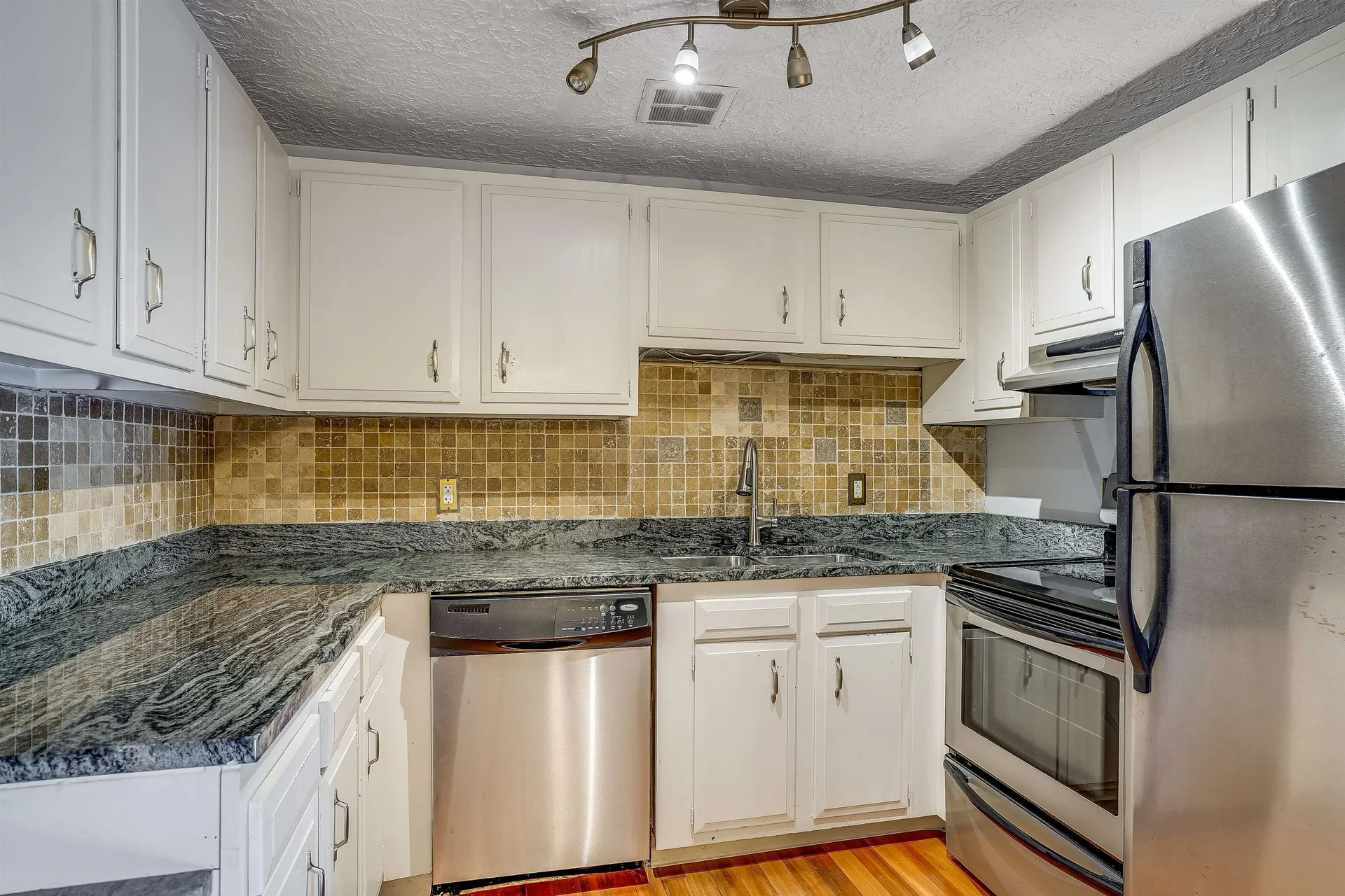 55 River Road Manchester NH 03104