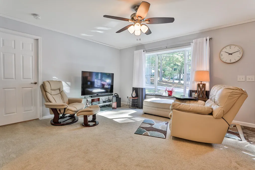 9 Oak Grove Trail Nashua NH 03062
