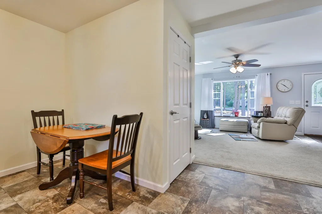 9 Oak Grove Trail Nashua NH 03062