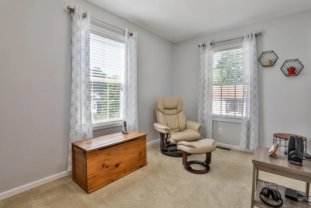 9 Oak Grove Trail Nashua NH 03062