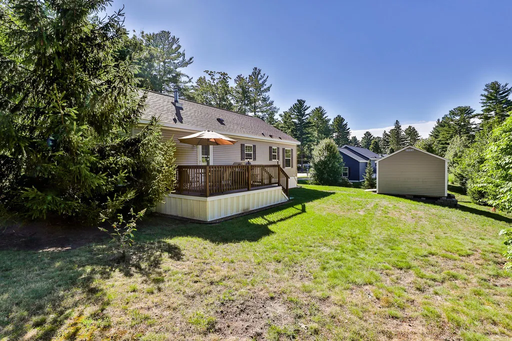 9 Oak Grove Trail Nashua NH 03062