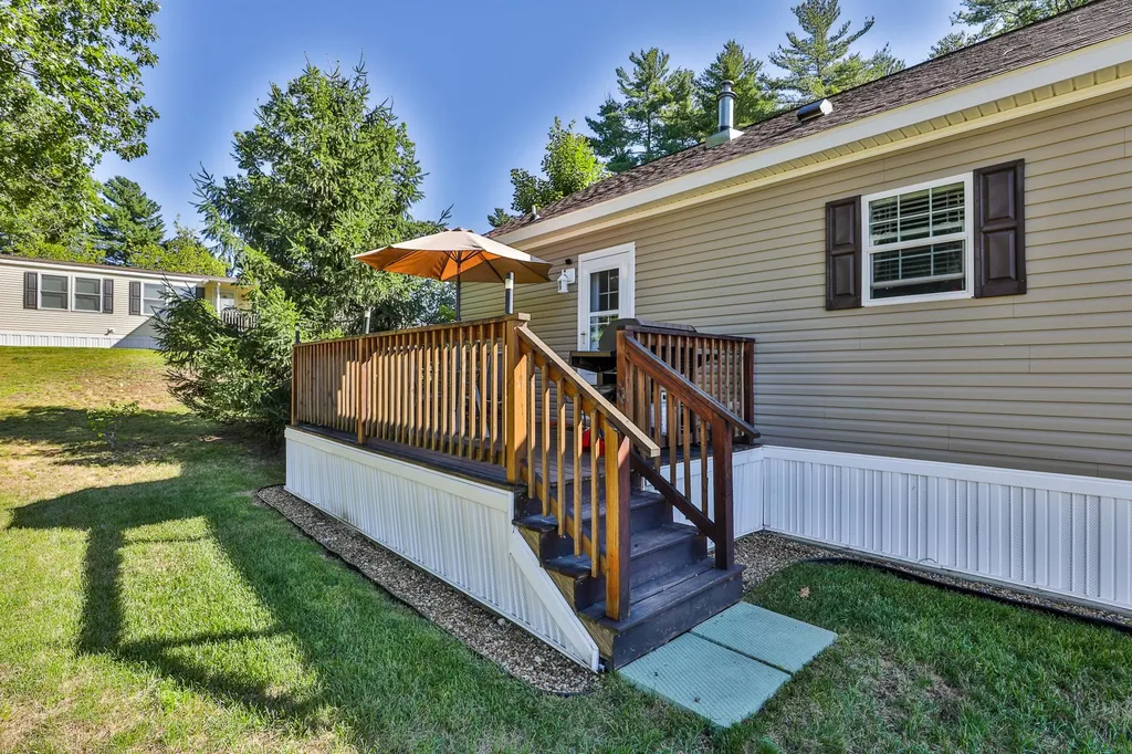 9 Oak Grove Trail Nashua NH 03062