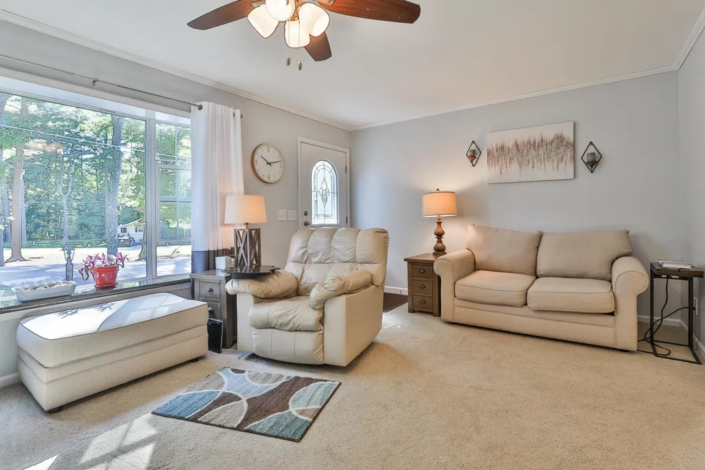 9 Oak Grove Trail Nashua NH 03062
