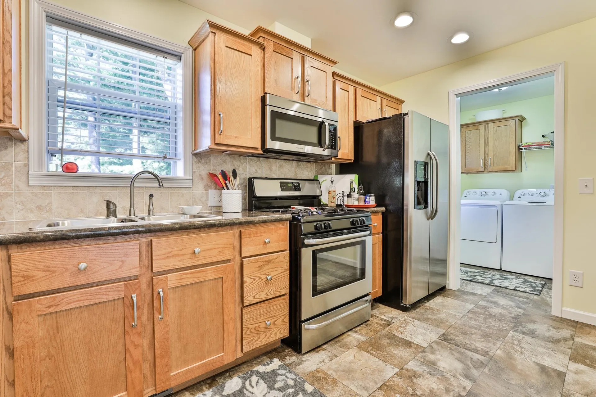 9 Oak Grove Trail Nashua NH 03062