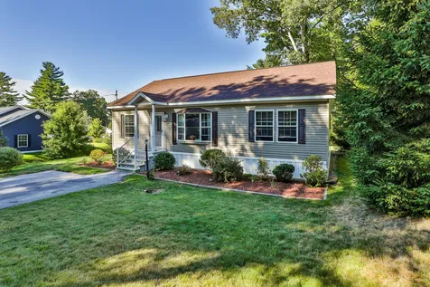 9 Oak Grove Trail Nashua NH 03062