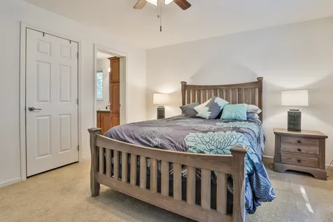 9 Oak Grove Trail Nashua NH 03062