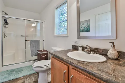 9 Oak Grove Trail Nashua NH 03062
