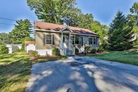 9 Oak Grove Trail Nashua NH 03062