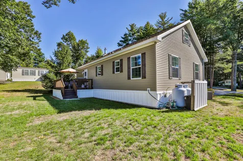 9 Oak Grove Trail Nashua NH 03062