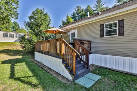 9 Oak Grove Trail Nashua NH 03062