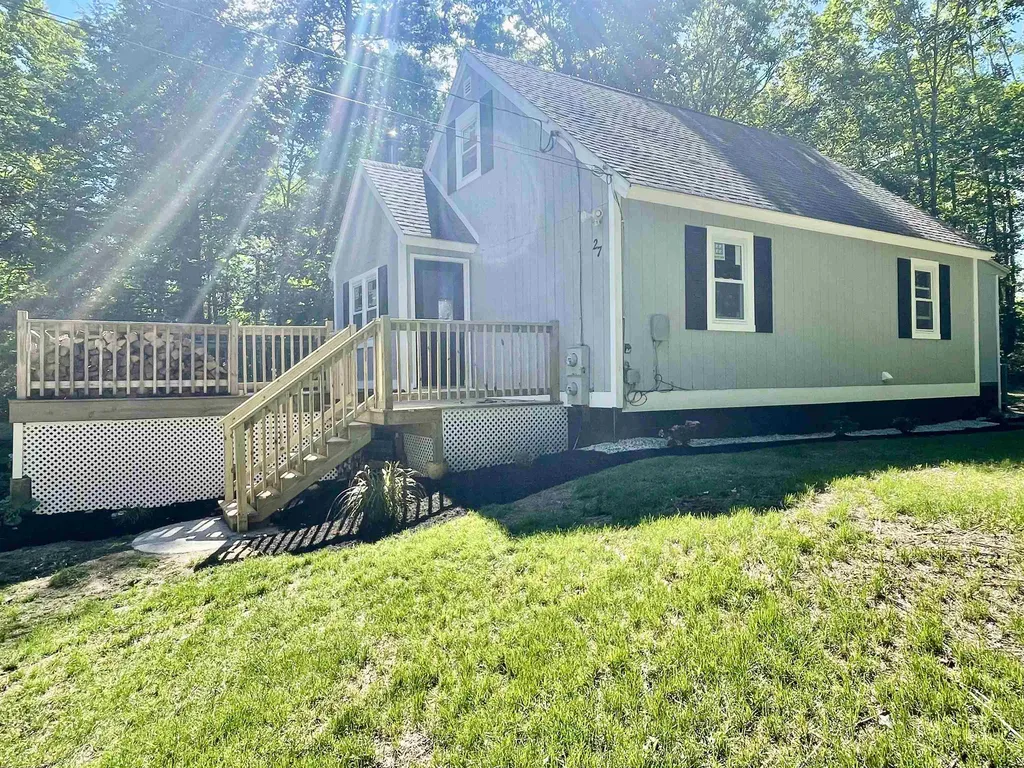 27 Dawn Street Hillsborough NH 03244