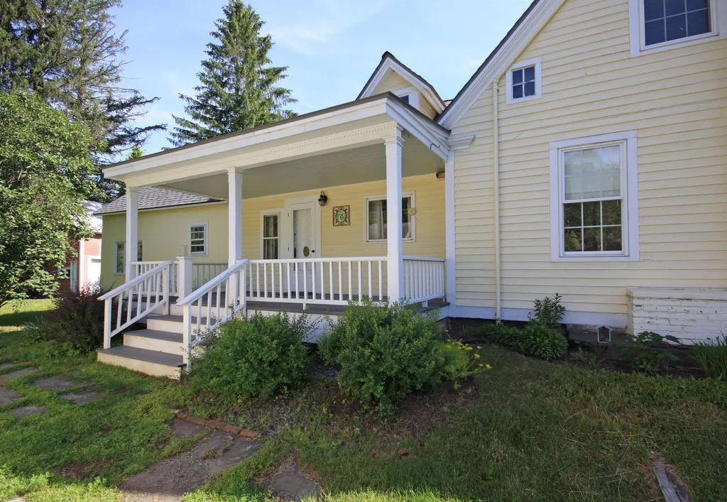 1082 West Woodstock Road Woodstock VT 05091