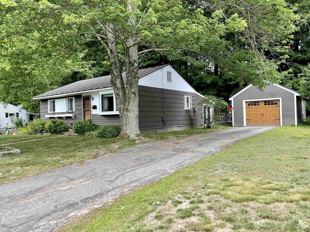 16 Estabrook Circle Lebanon NH 03766
