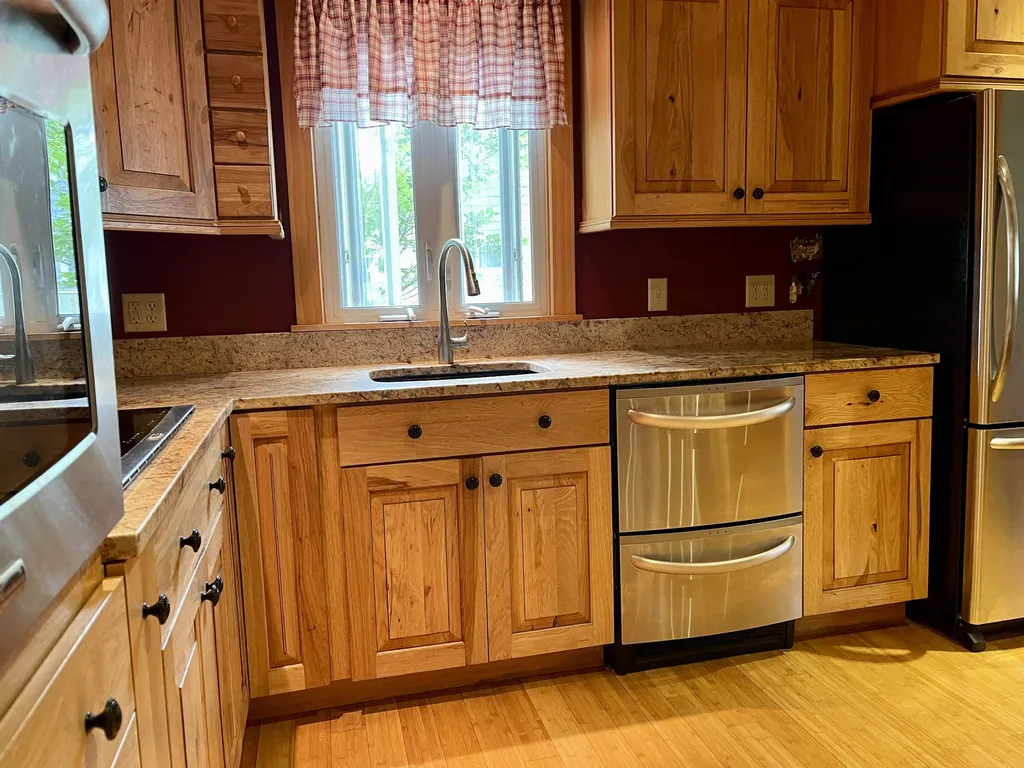 16 Estabrook Circle Lebanon NH 03766