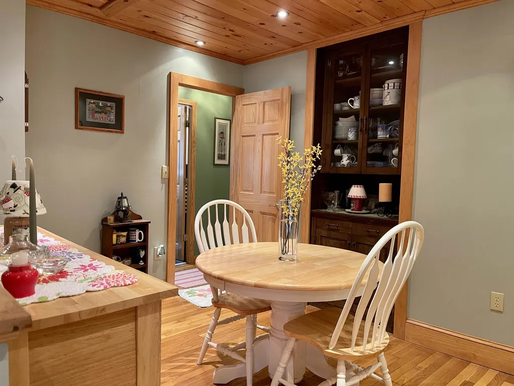16 Estabrook Circle Lebanon NH 03766