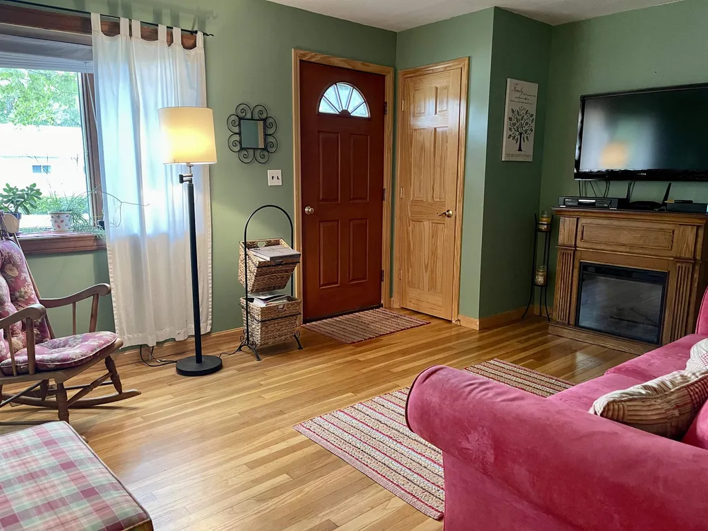 16 Estabrook Circle Lebanon NH 03766