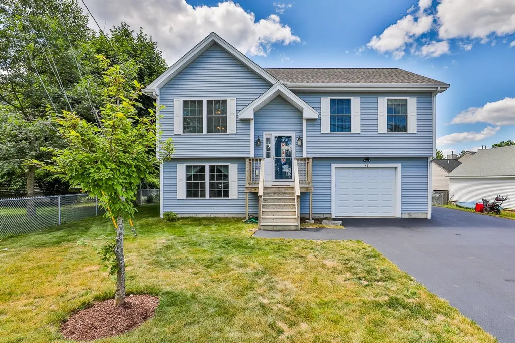 42 Pine Hill Road Nashua NH 03063