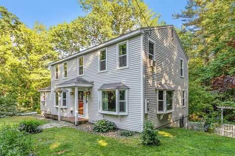 6 Hutchins Path Hampstead NH 03841