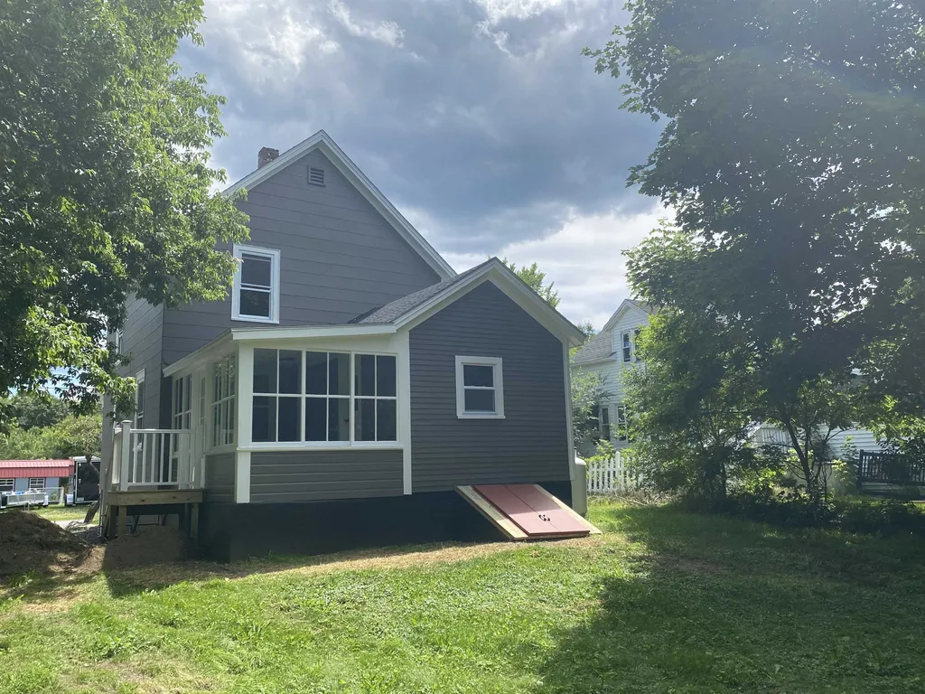 37 Syndicate Street Newport NH 03773