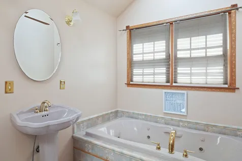 5 Cherry Lane Madbury NH 03823