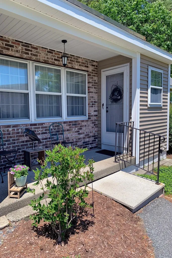 6 Oak Ridge Road Lebanon NH 03784