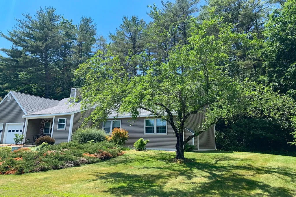 6 Oak Ridge Road Lebanon NH 03784