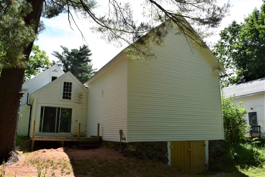 14 Church Street Kingston NH 03848