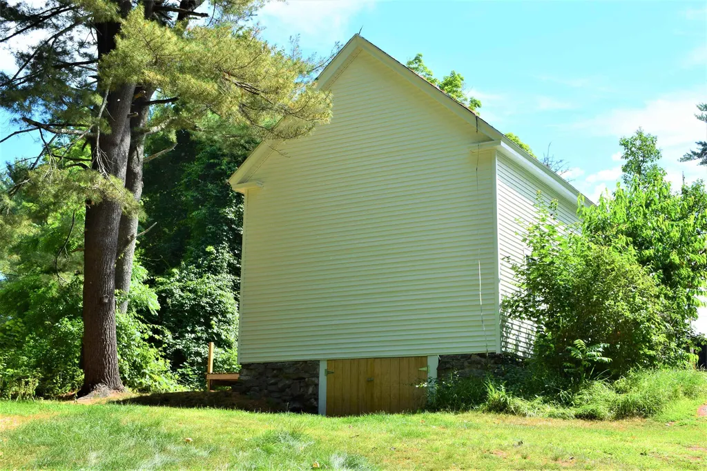 14 Church Street Kingston NH 03848