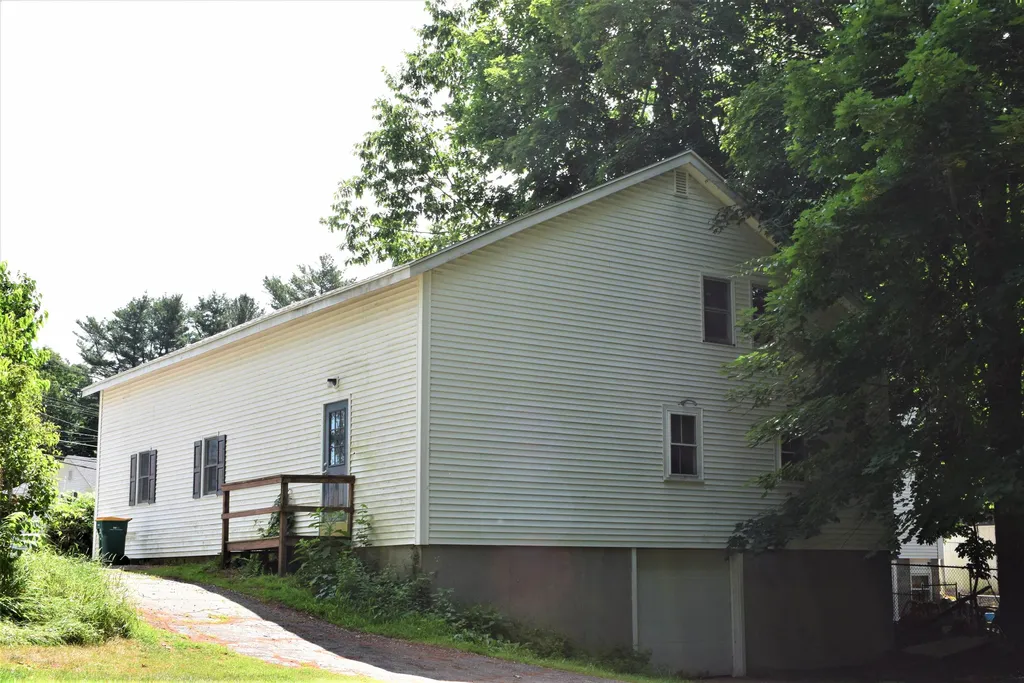 14 Church Street Kingston NH 03848