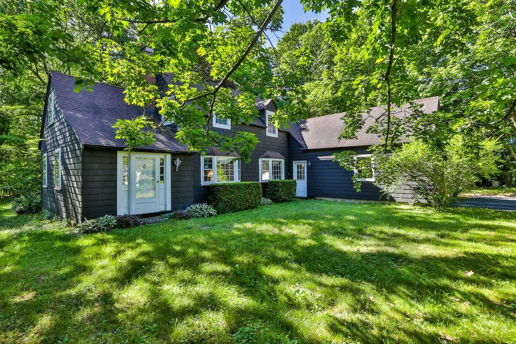 4 Van Dyke Road Hollis NH 03049