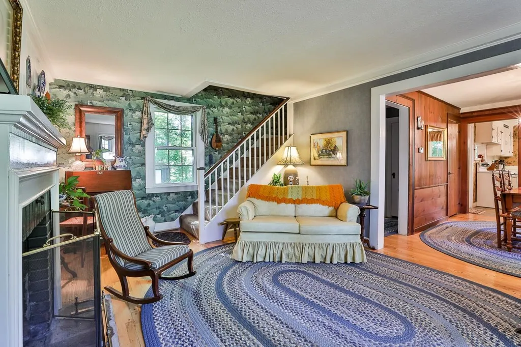 4 Van Dyke Road Hollis NH 03049