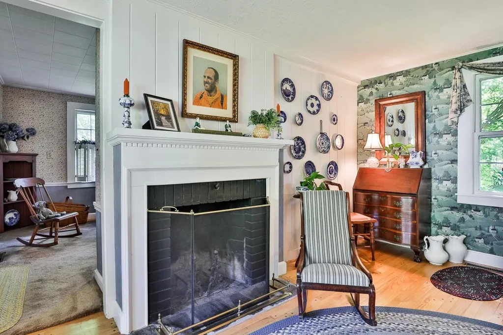 4 Van Dyke Road Hollis NH 03049