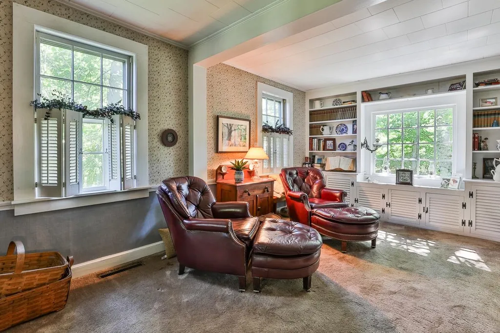 4 Van Dyke Road Hollis NH 03049