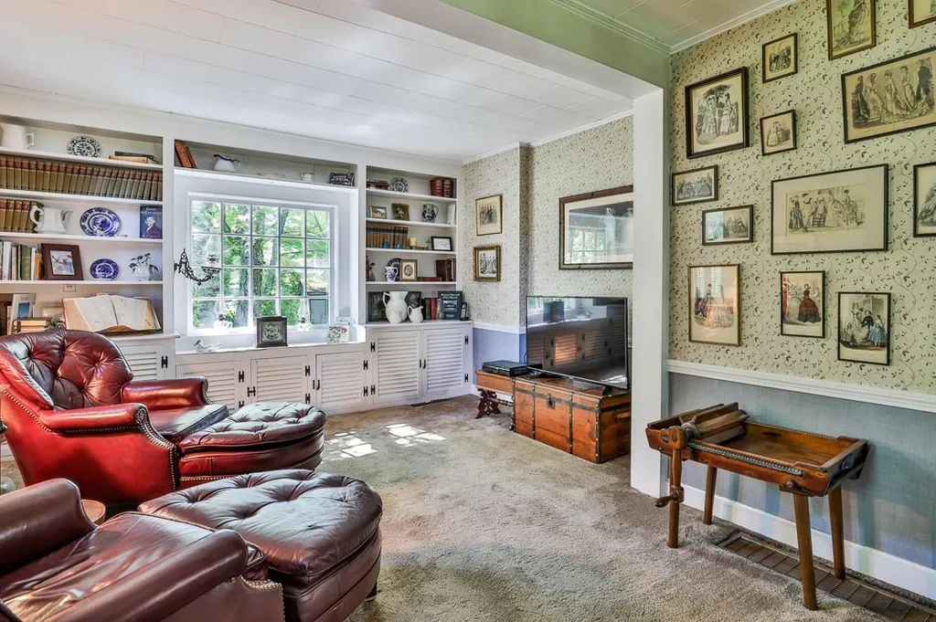 4 Van Dyke Road Hollis NH 03049