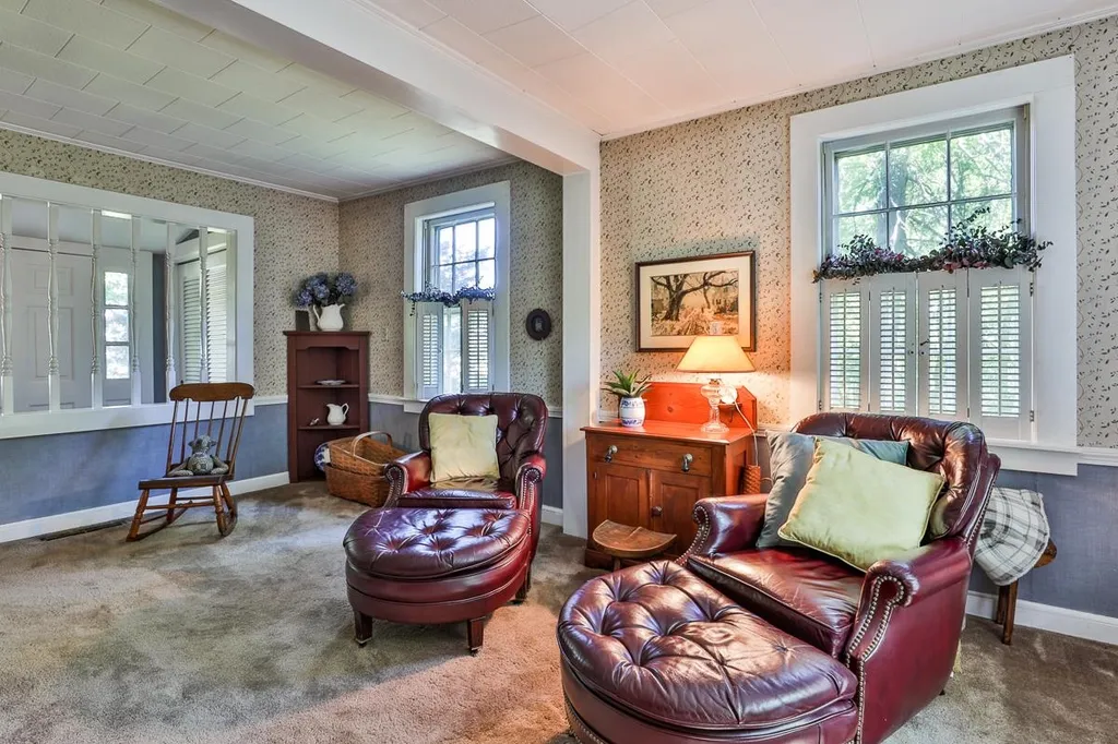 4 Van Dyke Road Hollis NH 03049