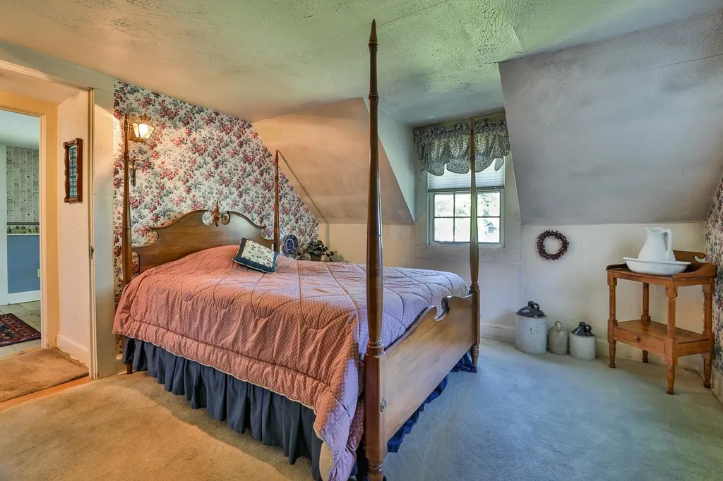 4 Van Dyke Road Hollis NH 03049