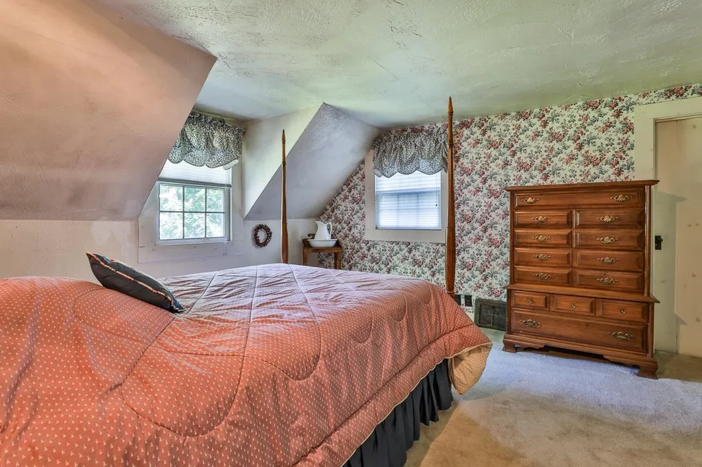 4 Van Dyke Road Hollis NH 03049