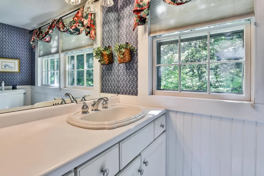 4 Van Dyke Road Hollis NH 03049