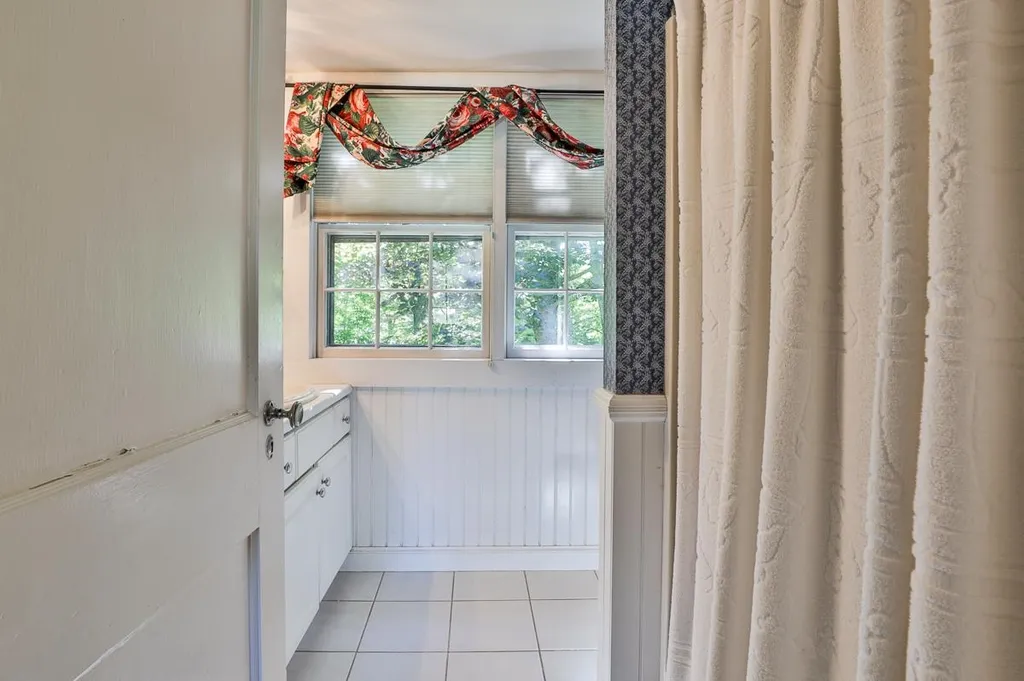 4 Van Dyke Road Hollis NH 03049