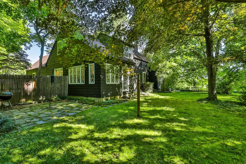 4 Van Dyke Road Hollis NH 03049