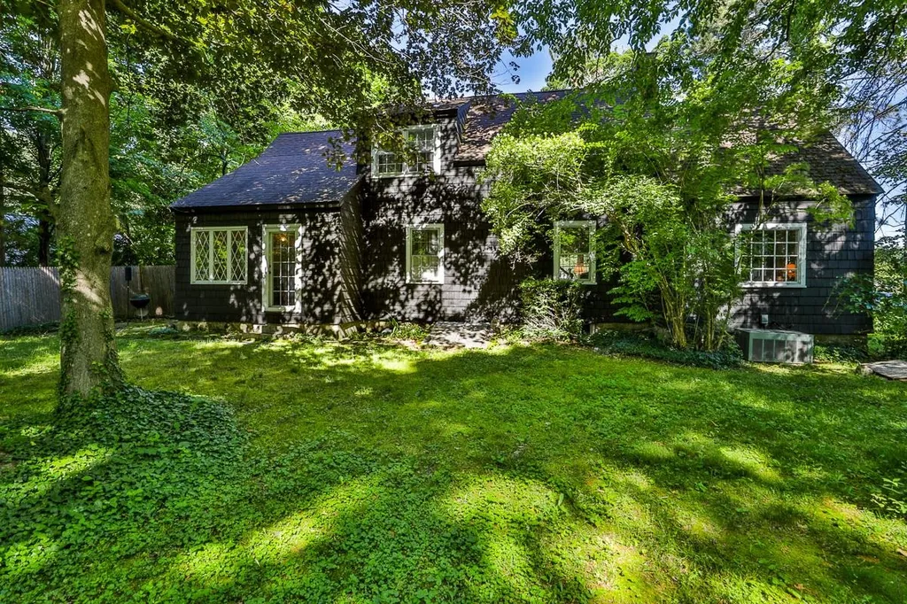 4 Van Dyke Road Hollis NH 03049
