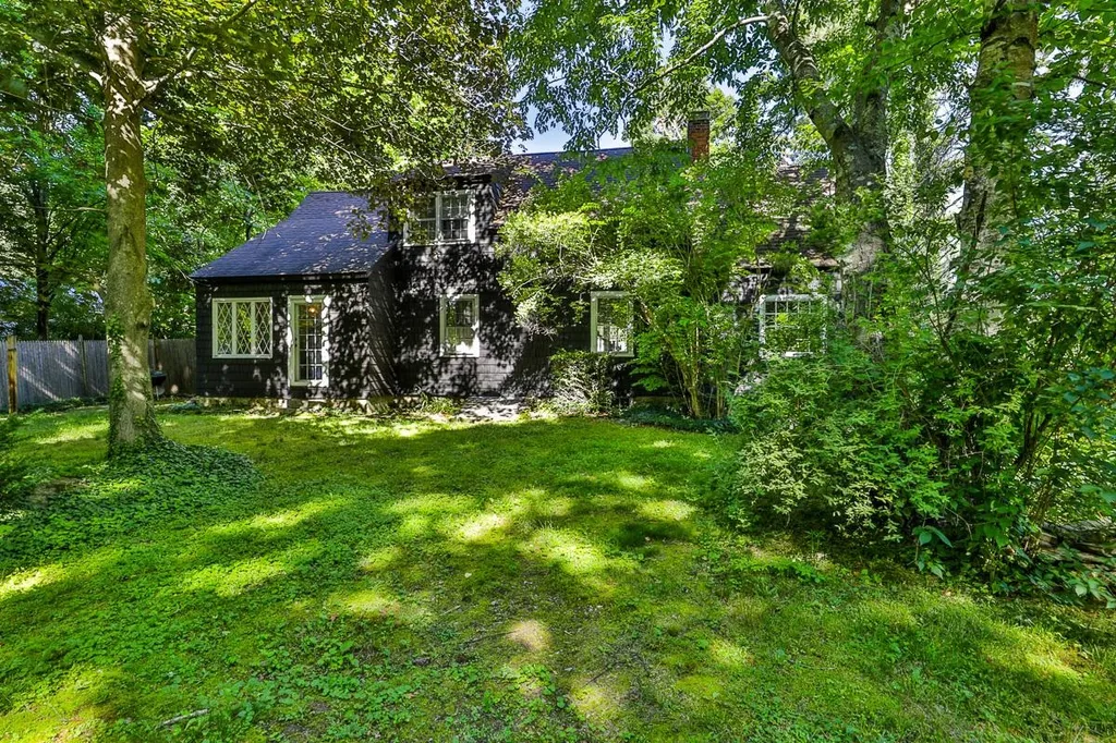 4 Van Dyke Road Hollis NH 03049