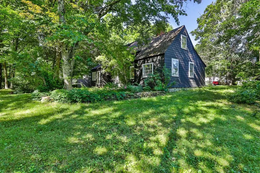 4 Van Dyke Road Hollis NH 03049