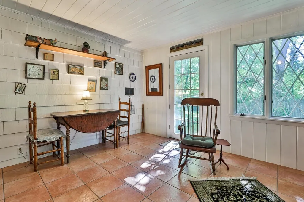 4 Van Dyke Road Hollis NH 03049